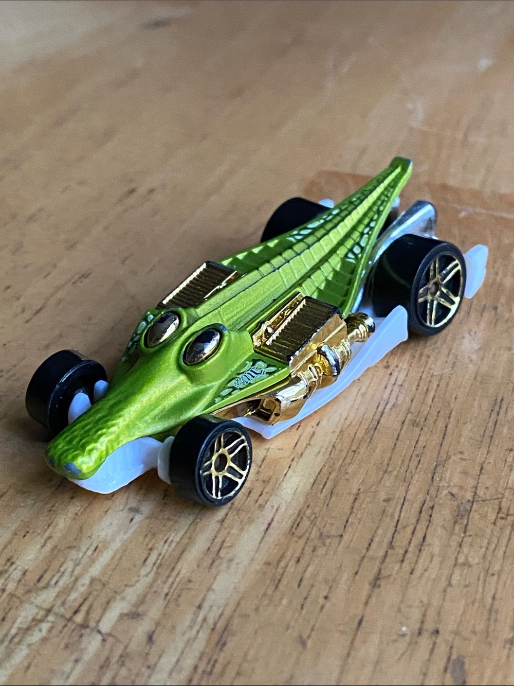 Hot Wheels Croc Rod 2011 Diecast Toy Car 3” in good condition